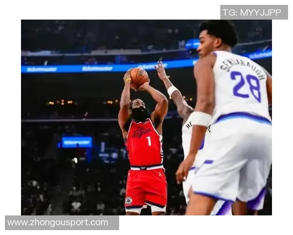 莱昂纳德全场高效发挥助球队锁定胜局30分11板4助攻展现统治力