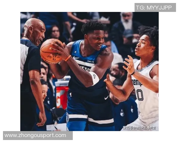 爱德华兹高效得分难救主球队失利全场19投11中砍下31分表现依旧亮眼