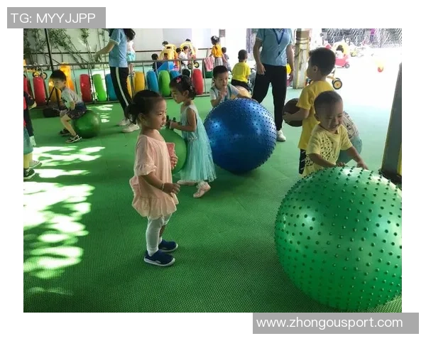 弗兰克清晨抵达基地全力备战多特周一下午将出席新闻发布会