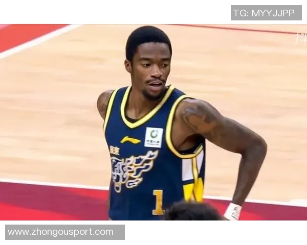 广东队惨遭逆转压哨进球掩盖全队低迷表现三分球无一命中半场落后26分