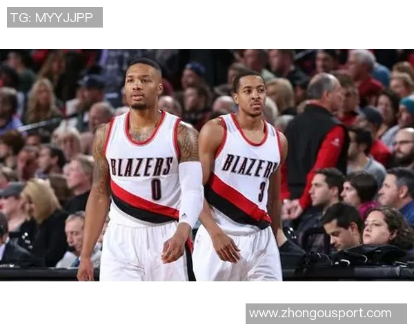 昔日双枪重聚波特兰麦科勒姆赛后与利拉德深情拥抱致敬 昔日双枪重聚波特兰麦科勒姆赛后与利拉德深情拥抱致敬