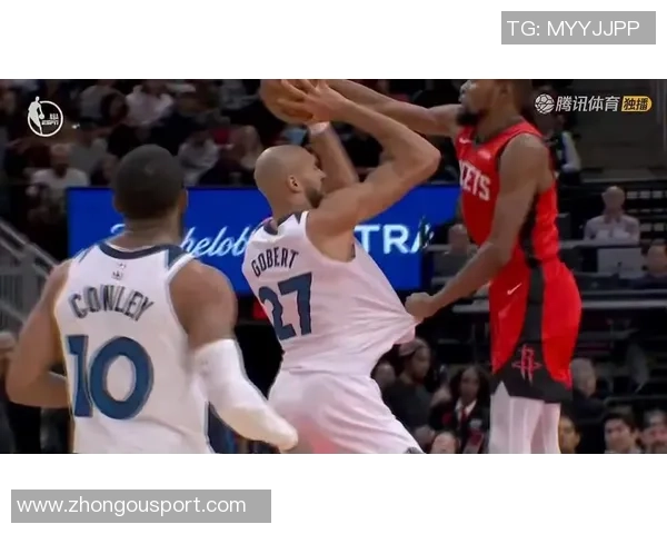 杜兰特强势突破帽掉戈贝尔芬奇不满遭罚一T引发争议 杜兰特强势突破帽掉戈贝尔芬奇不满遭罚一T引发争议