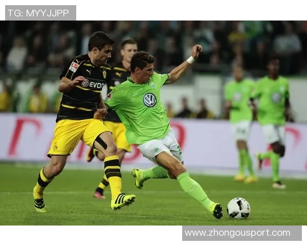 多特蒙德与沃尔夫斯堡争夺图卢兹后卫克雷斯维尔补强中卫阵容